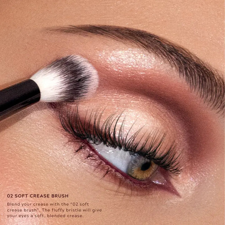 02 SOFT CREASE BRUSH